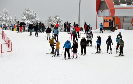 Sarıkamış Kayak Merkezi&#039;ndeki oteller, sezonu dolu geçiriyor