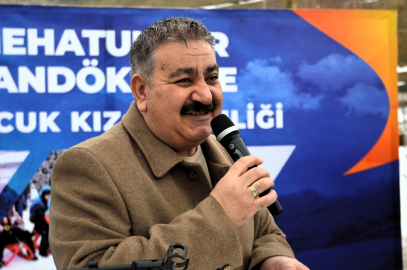 Erzurum'da anneler Palandöken'de çocuklarıyla kızakla kayıp eğlendi