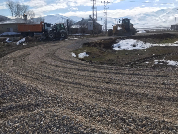 Gürpınar'da mahalle yolları yenileniyor