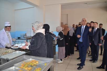 Muş Valisi Çakır, "Vali Olmak" programında öğrencilerle bir araya geldi