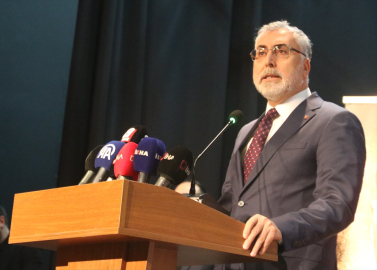 Bakan Işıkhan, Malatya'da "Türkiye Yüzyılı'nda Çalışma Hayatı Buluşmaları" toplantısında konuştu: