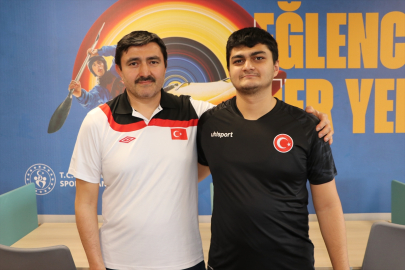 İşitme engelli baba ve oğlu olimpiyatlarda "şah-mat" mücadelesi verecek