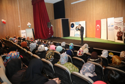 Van'da "Aile içi iletişimde kadını rolü" söyleşisi yapıldı