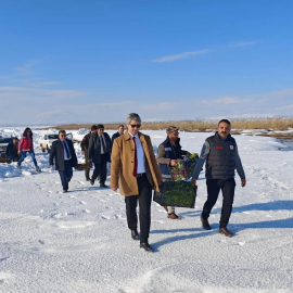 Çaldıran&#039;da yaban hayvanları için doğaya yem bırakıldı