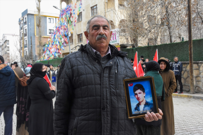 Vanlı aileler "evlat nöbeti"ni sürdürüyor