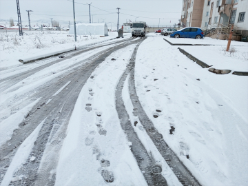 Erzurum ile Ağrı&#039;da 215 yerleşim yerine ulaşım sağlanamıyor