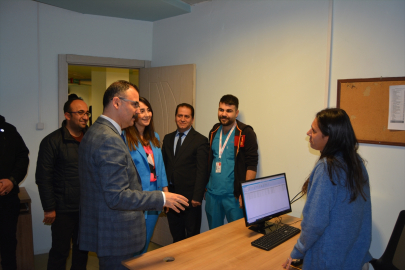 Şemdinli Kaymakamı Ateş, hastaları ziyaret etti