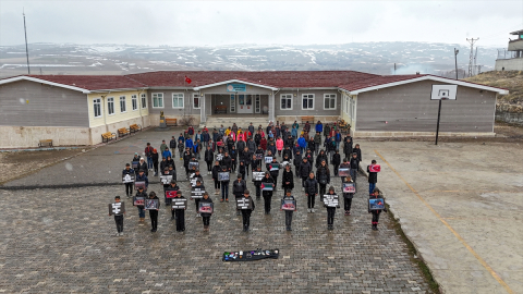 Van&#039;da öğrencilerden Filistin&#039;e destek için "sessiz" eylem