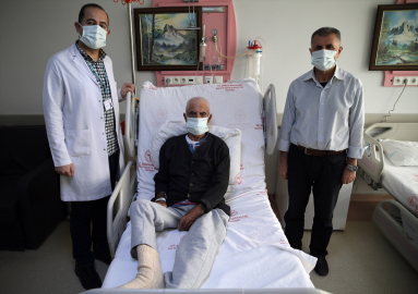 Lösemi teşhisi konan 94 yaşındaki hasta tedavisinin ardından taburcu edildi