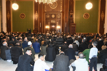 Deprem bölgesinde Berat Kandili idrak edildi