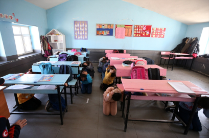 AFAD ekipleri Muş&#039;ta öğrenci ve öğretmenleri deprem konusunda bilinçlendiriyor