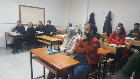 Bingöl'de düzenlenen kursta Zazaca öğrenmek isteyenlere ücretsiz eğitim veriliyor