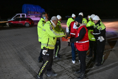 GÜNCELLEME - Van'da kara yolunda çığın sürüklediği minibüsteki 1 kişi öldü