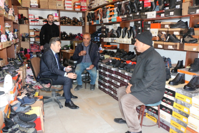 Hizan Kaymakamı Özçelik, esnafı ziyaret etti