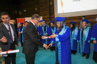 Van'da "Anne Üniversitesi" ilk mezunlarını verdi