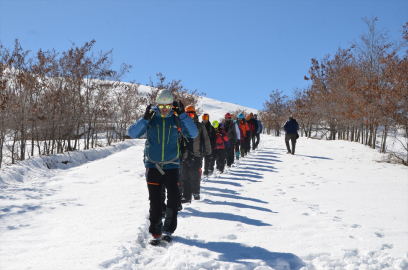 Muş&#039;un karla kaplı dağlarında 88 dağcı eğitim görüyor