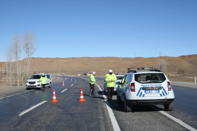 Van-Hakkari kara yolunda çığ incelemesi