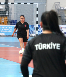 İşitme engelliler futsal takımları, kış olimpiyatlarında şampiyon olup ilki başarmak istiyor
