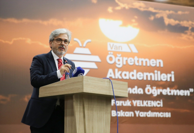 Milli Eğitim Bakan Yardımcısı Yelkenci, Van'da "Öğretmen Akademileri İlk Ders Programı"nda konuştu:
