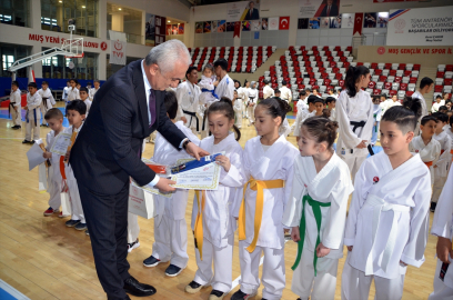 Muş'ta 250 çocuğun "Karate Kuşak Terfi Töreni" düzenlendi