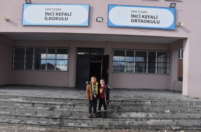 Van&#039;da teyze-yeğen aynı sınıfta eğitim görüyor