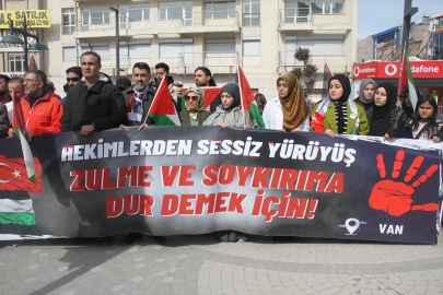 Van'da sağlık çalışanları Filistin için "sessiz eylem" yaptı