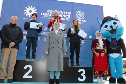 Bakan Göktaş, 20. İşitme Engelliler Kış Olimpiyatları madalya törenine katıldı: