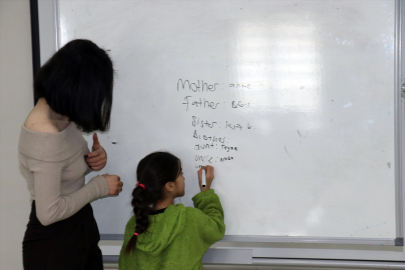 Ağrı&#039;da gönüllü üniversite öğrencileri yetim çocukları geleceğe hazırlıyor