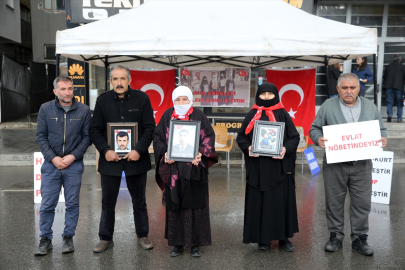 Muşlu ailelerin DEM Parti önündeki eylemi sürüyor