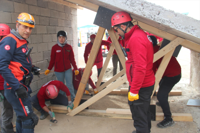 Van&#039;da kurum ve STK&#039;lerin katılımıyla deprem tatbikatı yapıldı