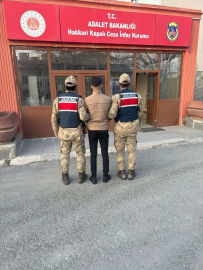 Hakkari&#039;de arama kaydı bulunan 107 kişi yakalandı