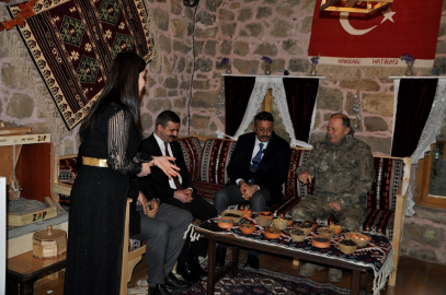 Hakkari Valisi ve Belediye Başkan Vekili Çelik Çukurca'da açılışlara katıldı