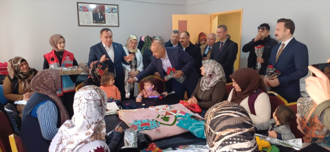 AK Parti Muş Milletvekili Şimşek, Malazgirt&#039;te kadınlarının gününü kutladı