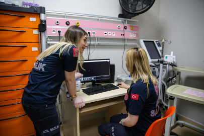 Kadın sağlık çalışanları 8 Mart&#039;ta da görev başında