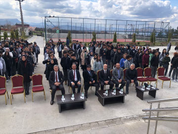 Kale'de kız futbol takımına tablet hediye edildi