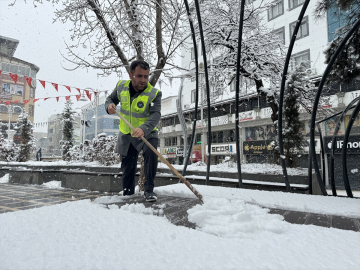 Van ve Hakkari&#039;de 87 yerleşim birimine ulaşım sağlanamıyor