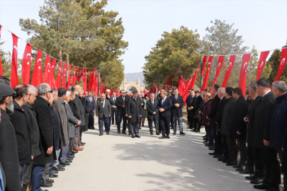 Erzincan'da 32 yıl önceki depremde hayatını kaybedenler anıldı