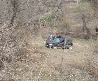Kale&#039;de takla atan otomobilin sürücüsü yaralandı