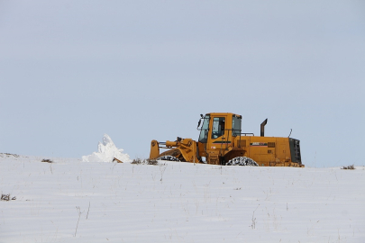 Karlıova&#039;da karla kapanan Kilisek mezrasının yolu ulaşıma açıldı