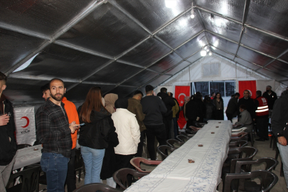 Türk Kızılay Hakkari&#039;de 400 kişilik iftar çadırı kurdu
