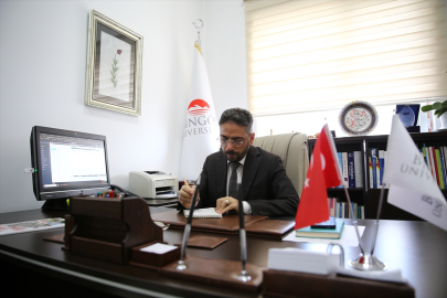 Spor Bilimleri Fakültesi Dekanı, yamaç paraşütüyle Bingöl'ün doğasını keşfediyor