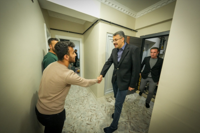 Hakkari Valisi ve Belediye Başkan Vekili Çelik, şehit ailesinin evinde iftar yaptı