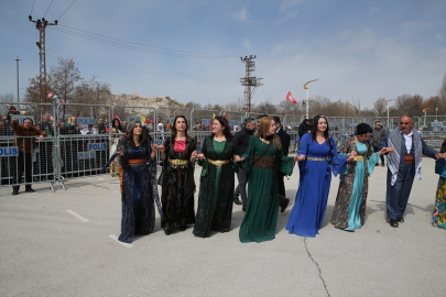 Van ve Hakkari'de nevruz kutlaması