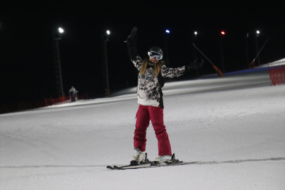Erzurumluların iftar sonrası aktivitesi Palandöken&#039;de gece kayağı oldu