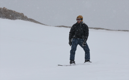 Hakkari&#039;deki kayak merkezi Avrupa&#039;dan grupları ağırlıyor