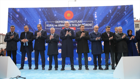 Bakan Ersoy, Malatya&#039;da deprem konutlarının kura töreninde konuştu: