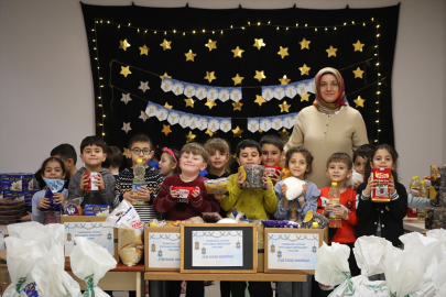 Malatya&#039;da anaokulu öğrencilerinden ihtiyaç sahibi depremzedelere gıda kolisi