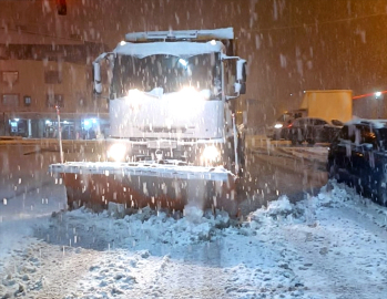 Van&#039;da sağanak ve kar hayatı olumsuz etkiledi