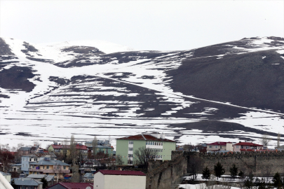 Ardahan ve Kars&#039;ta kar yağışı devam ediyor