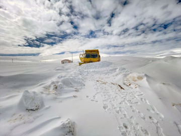 Erzurum ve Kars'ta 32 yerleşim yerine kardan ulaşım sağlanamıyor